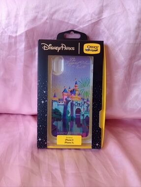 New in box OTTERBOX Disney Park Case iPhone X or iPhone Xs Disneyland Resort